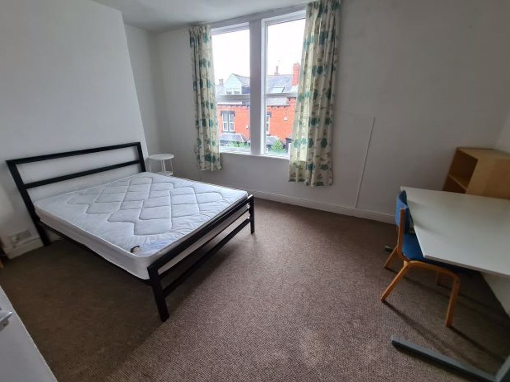 Property photo 1 of 9 A Bright And Tidy Double Bedroom Featuring A Comfo...