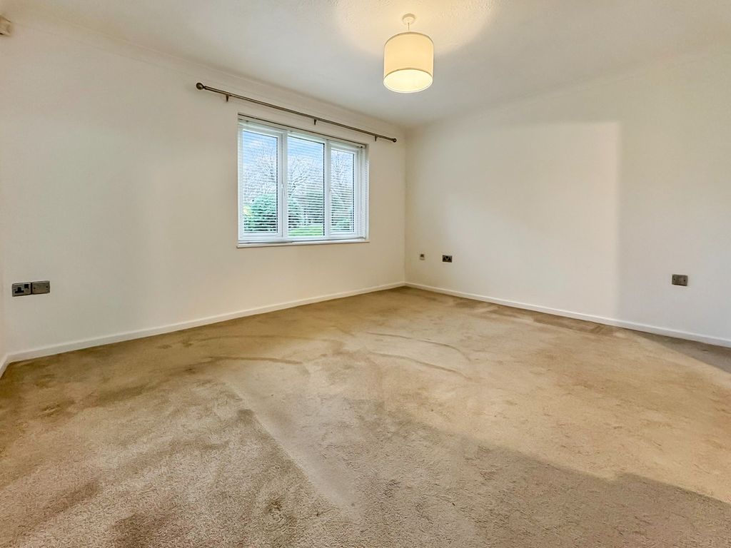 Property photo 3 of 8 4704283