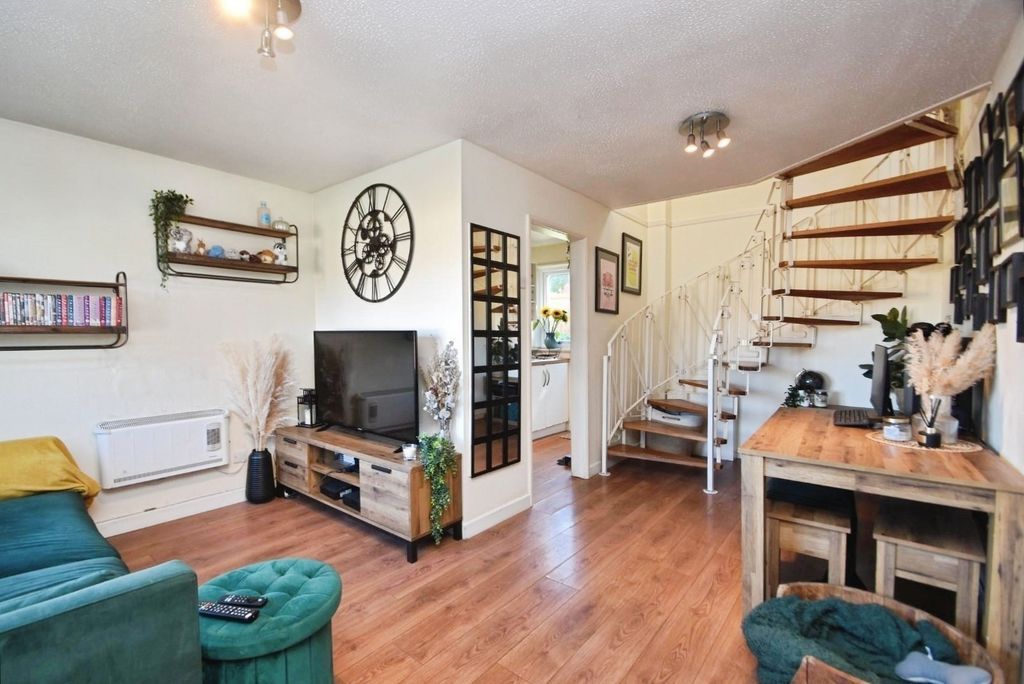 Property photo 2 of 15 Pbox-Living_Room-335382.Jpg