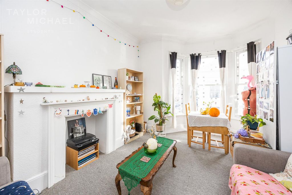 Property photo 2 of 12 Living Room