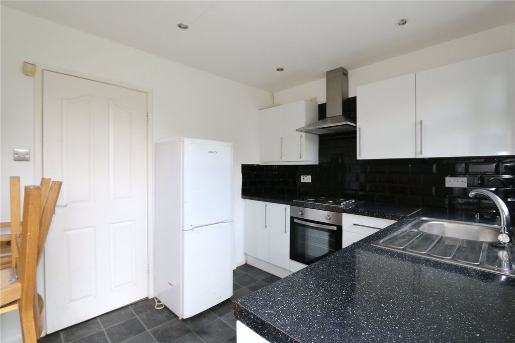 Property photo 2 of 9 Kitchen