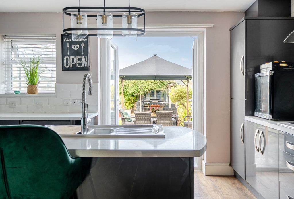 Property photo 2 of 22 1511081-9-1A038d2...