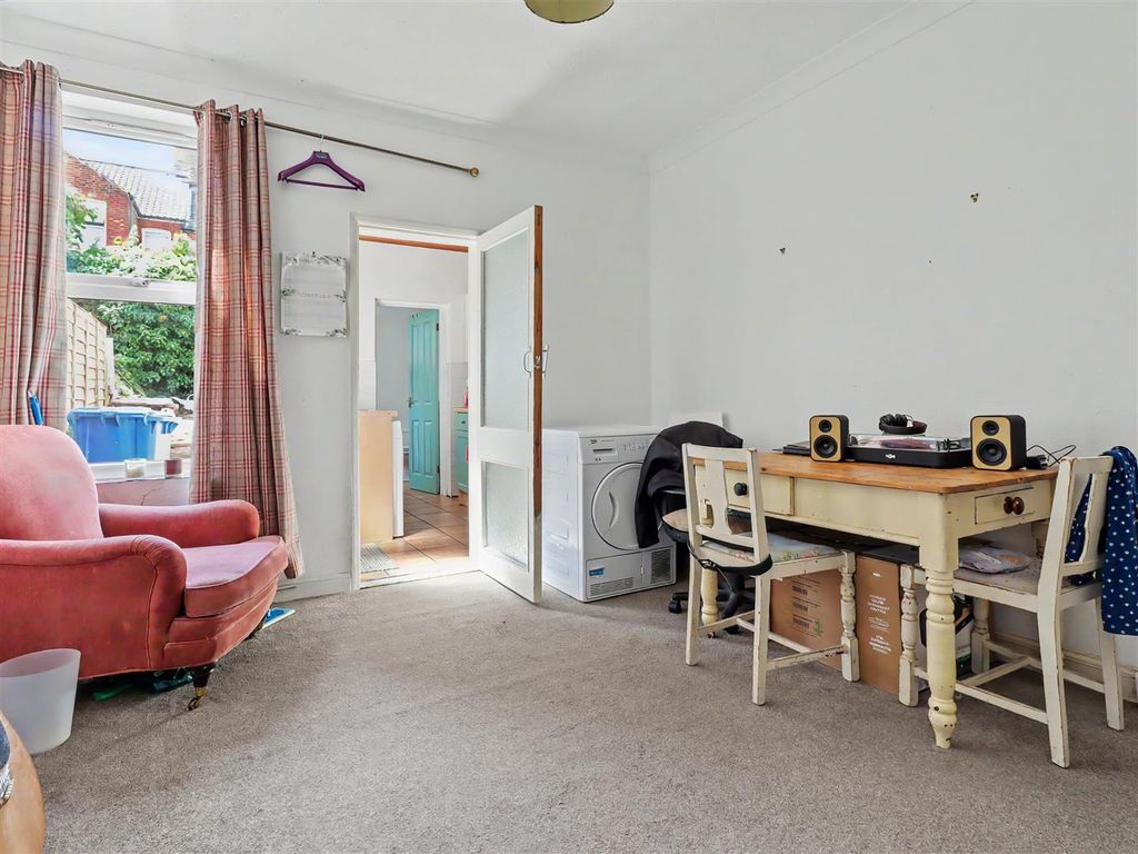 Property photo 3 of 9 Dining Room