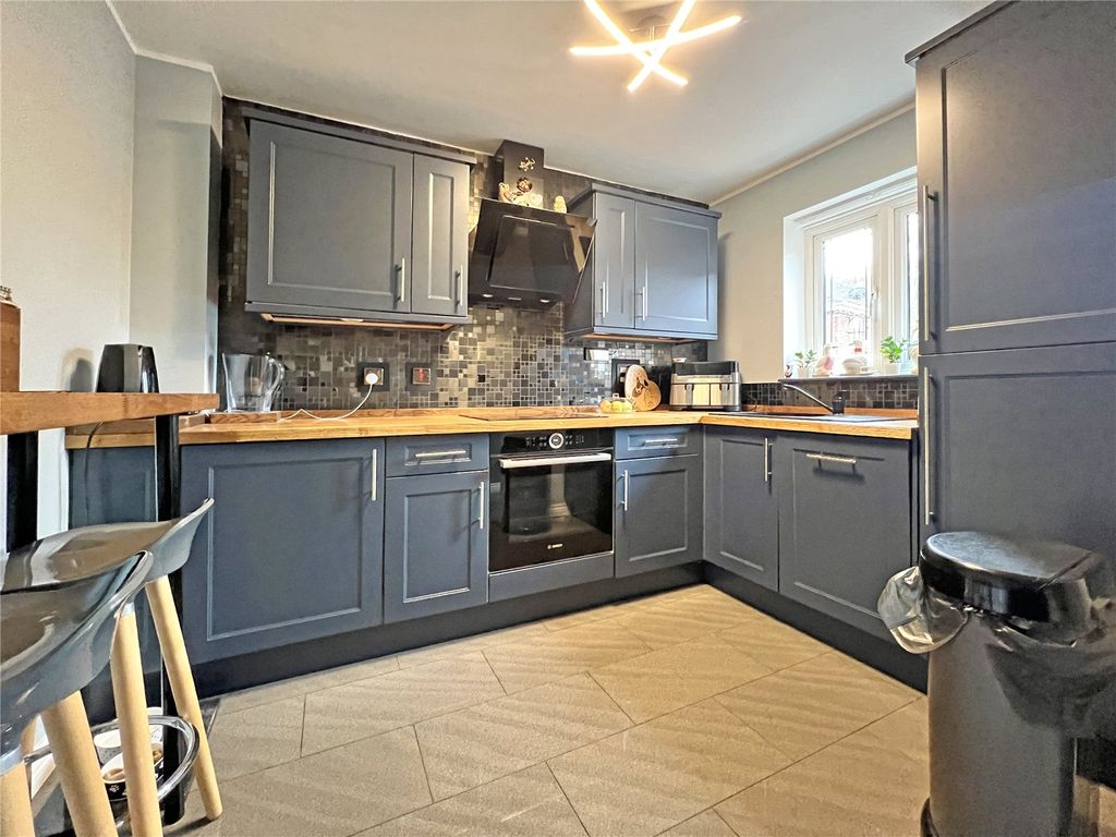 Property photo 2 of 15 Picture No. 12