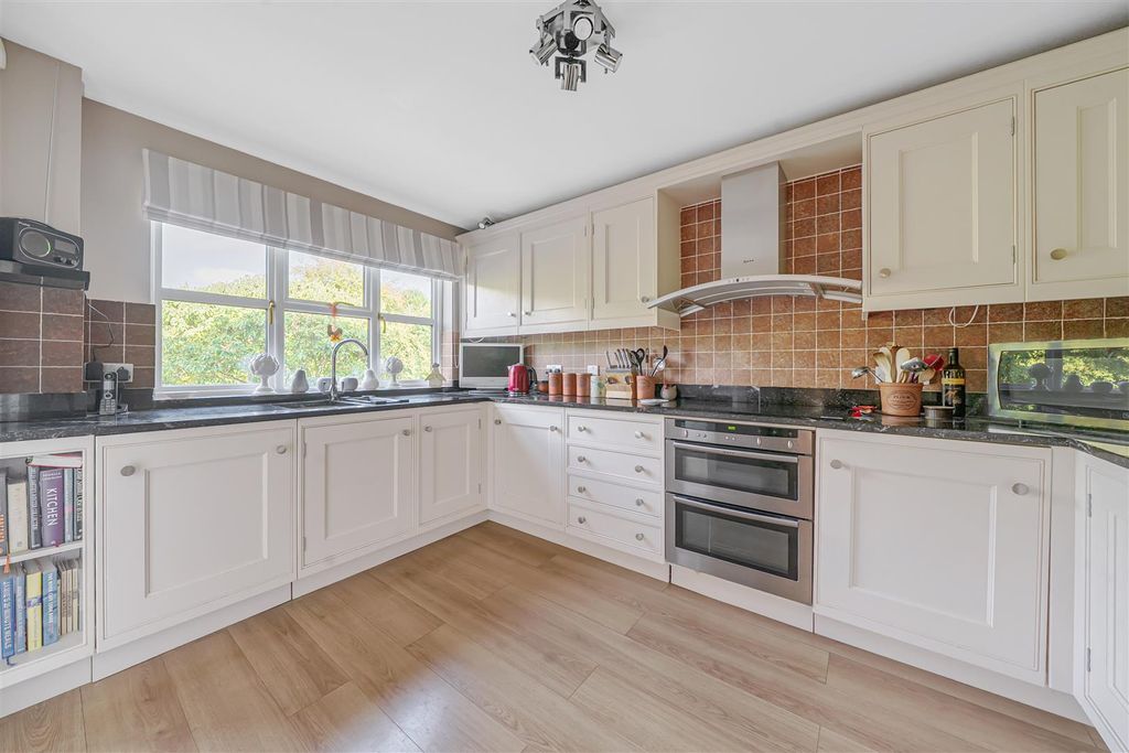 Property photo 3 of 24 10-6A8c121c5B70c-1511825-1A03313E492A2-010-10.Jpg