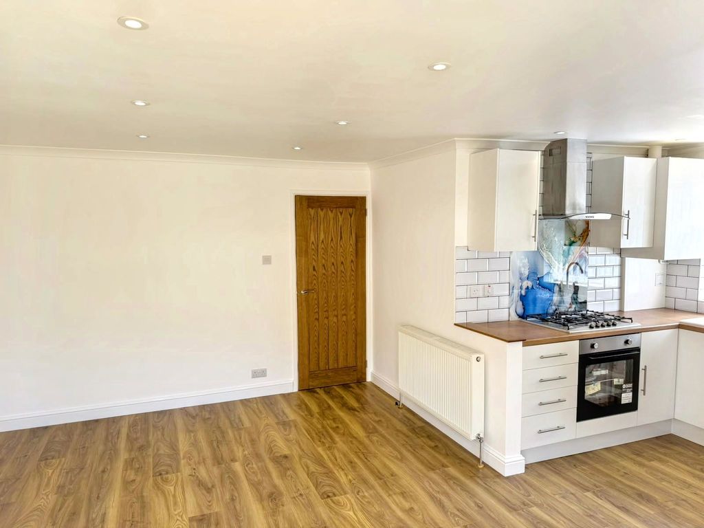 Property photo 3 of 17 Photo 23