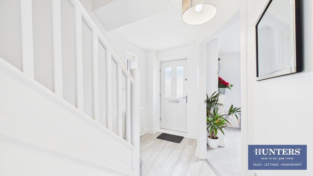 Property photo 3 of 21 Hallway