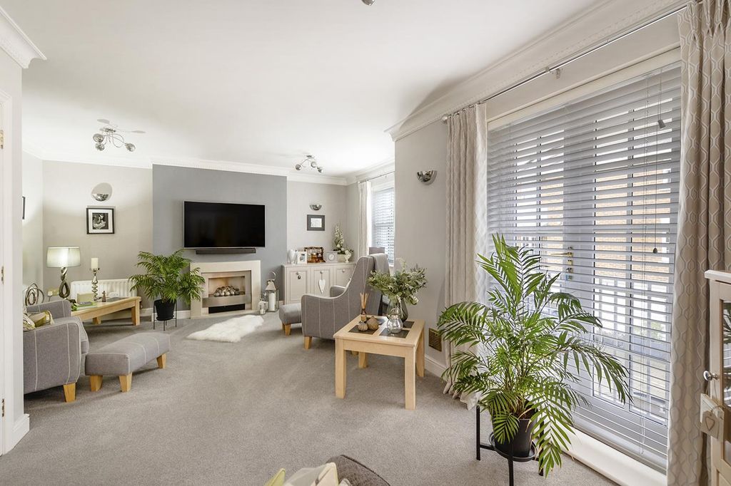 Property photo 3 of 27 17.Jpg