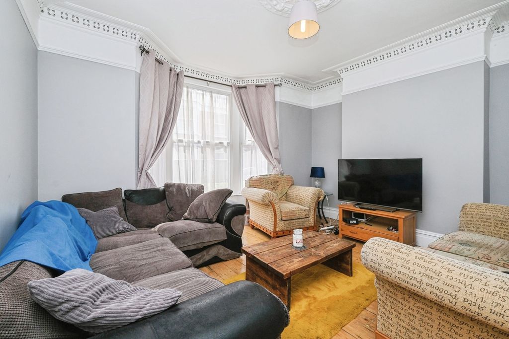 Property photo 3 of 20 Pbox-Img.Jpg