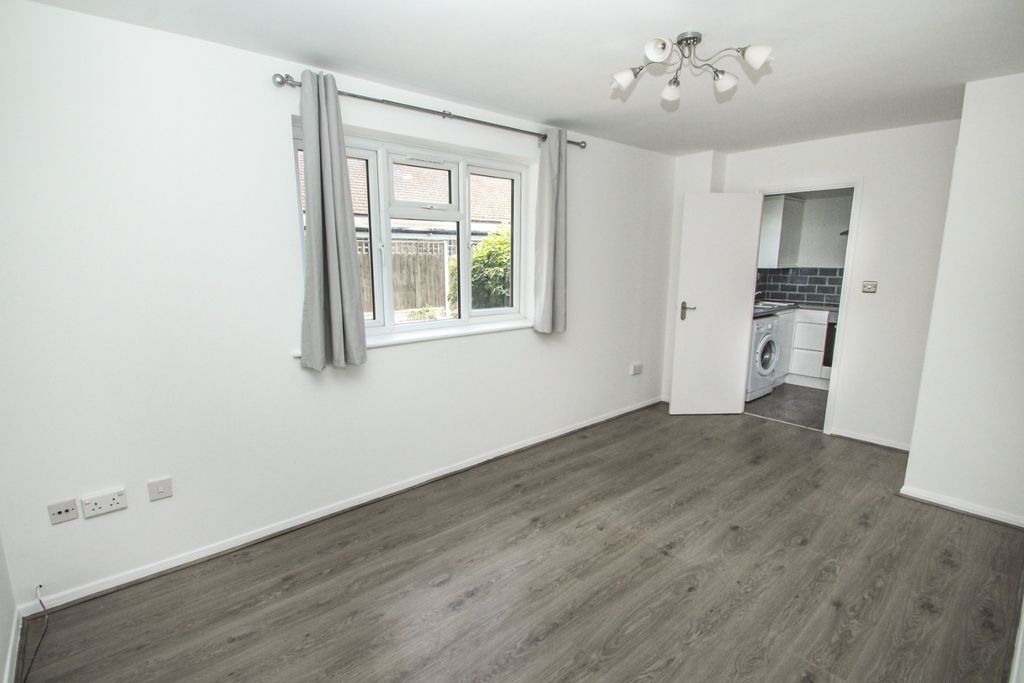 Property photo 3 of 10 4225942