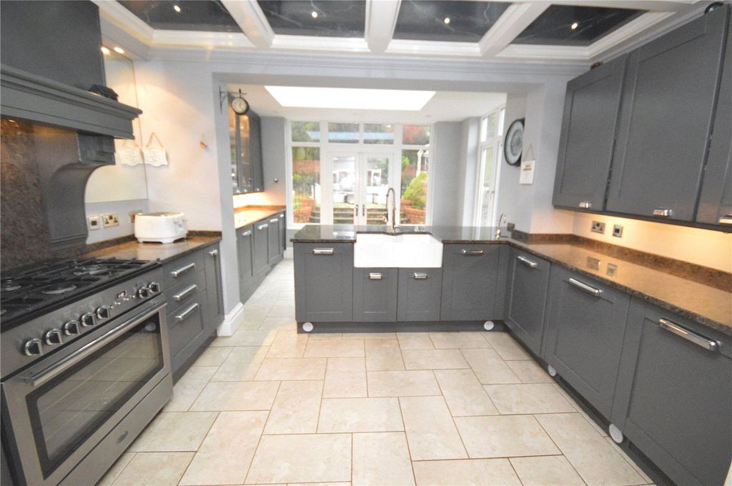 Property photo 3 of 22 Picture No. 23