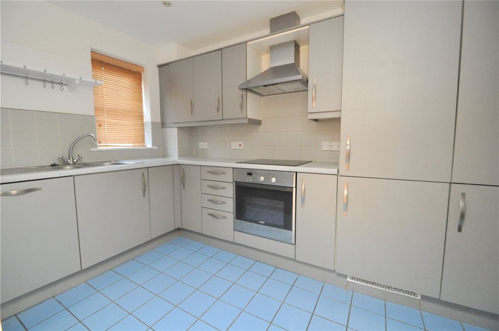 Property photo 3 of 8 Picture No. 11