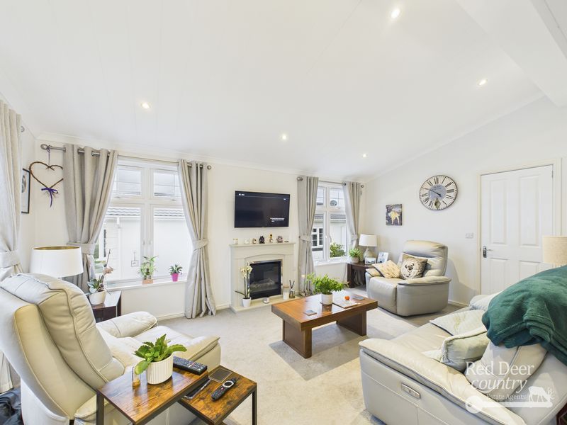 Property photo 2 of 17 Sitting/Dining Room