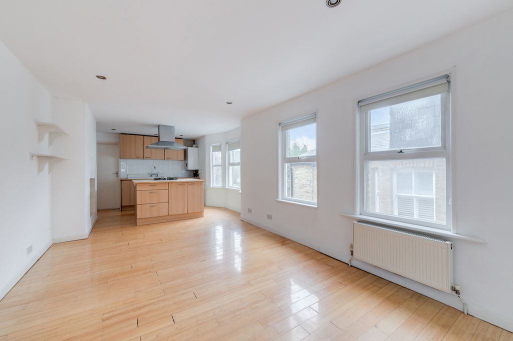 Property photo 2 of 8