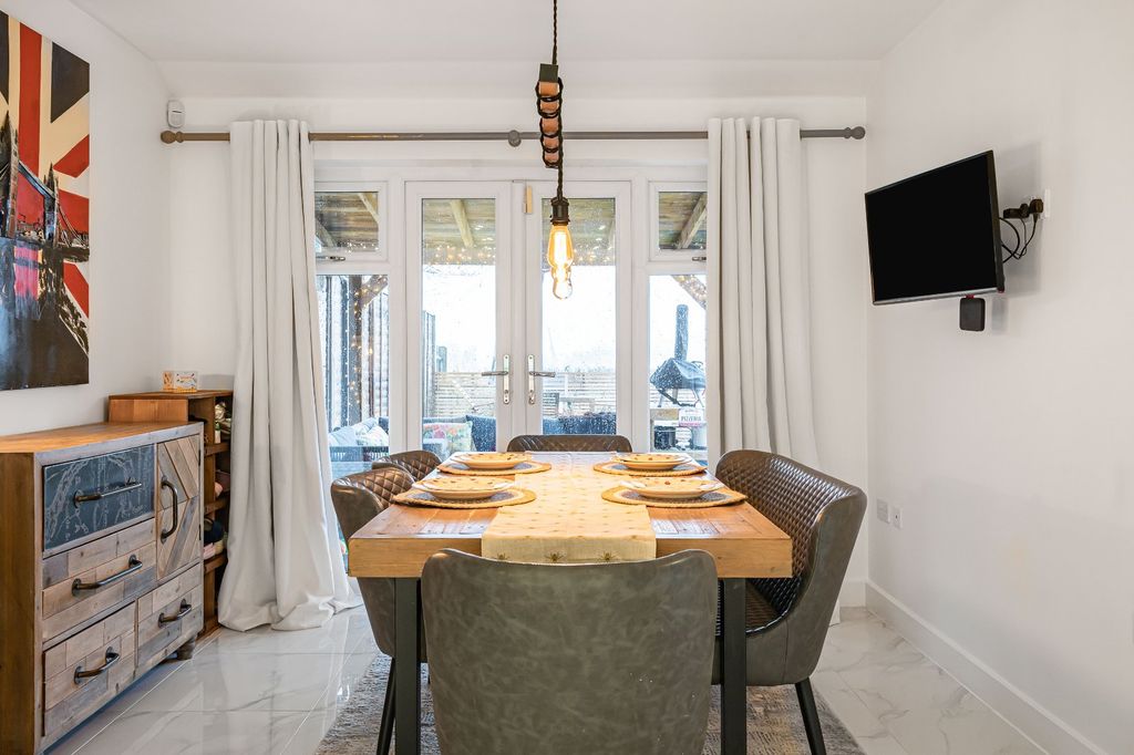 Property photo 3 of 46 Kitchen/Dining Room