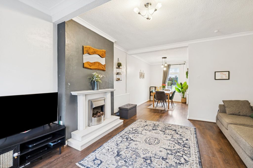 Property photo 3 of 27