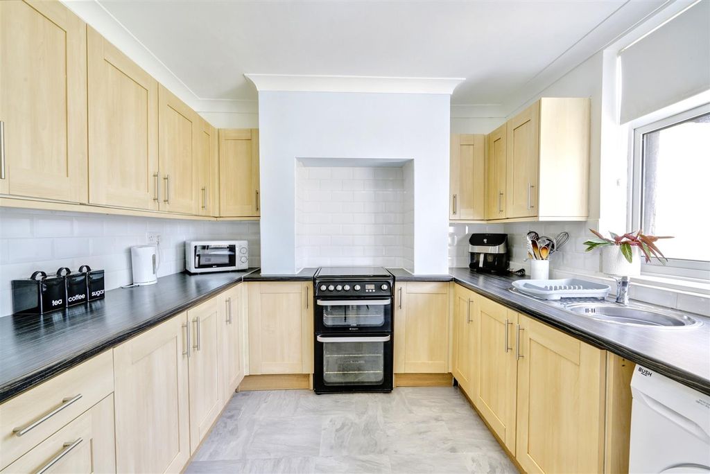Property photo 3 of 18 Dining Kitchen