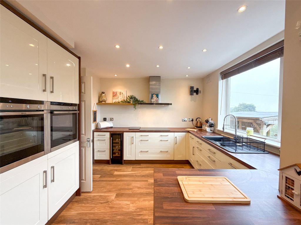 Property photo 3 of 38 Kitchen