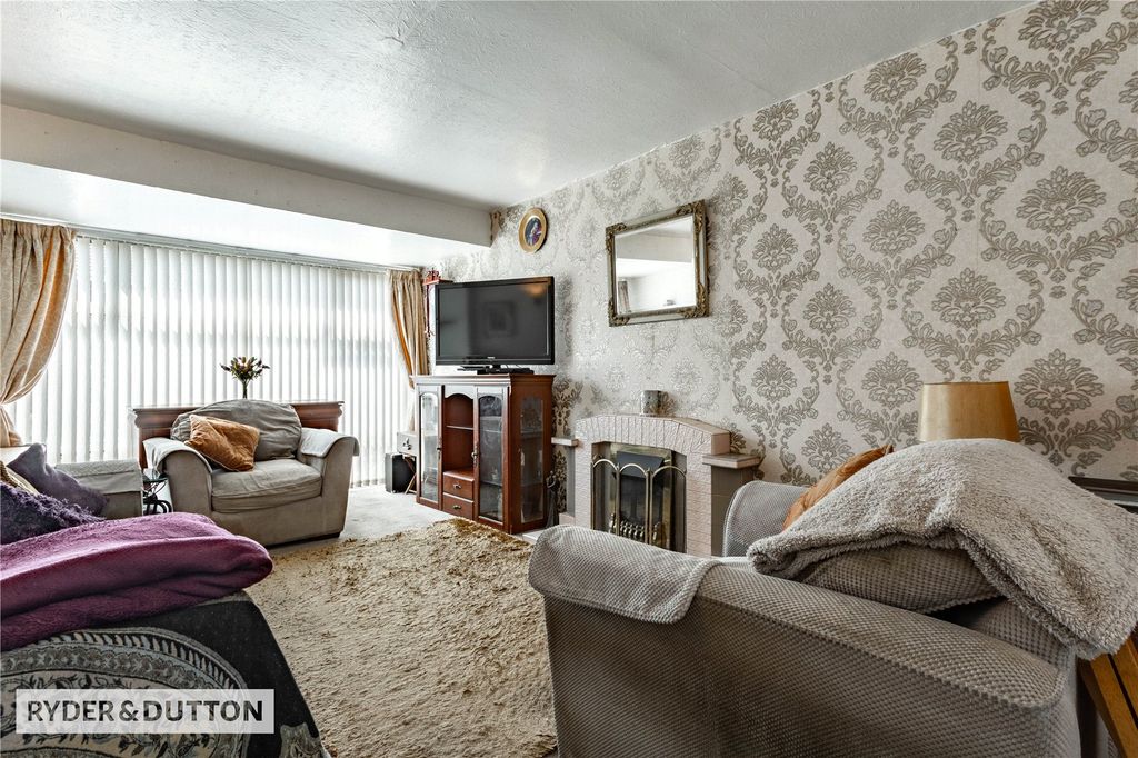 Property photo 3 of 20 Lounge