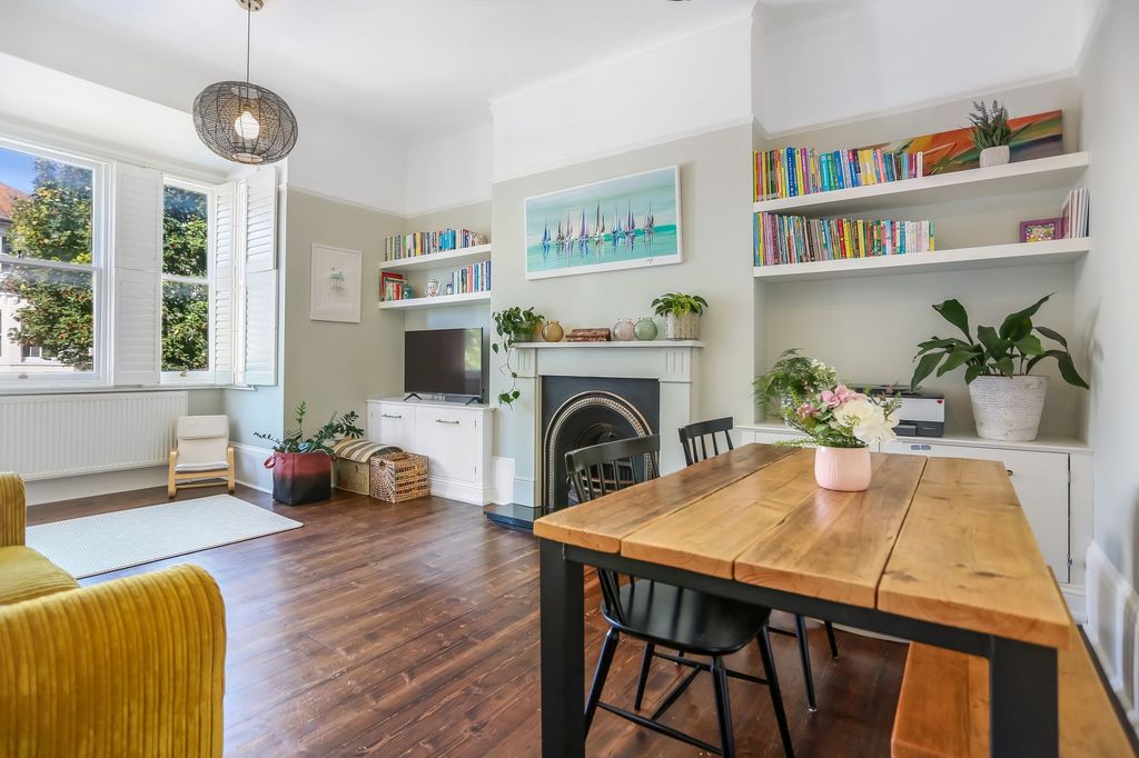 Property photo 2 of 20