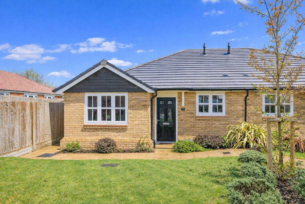 Property photo 1 of 11 Approach