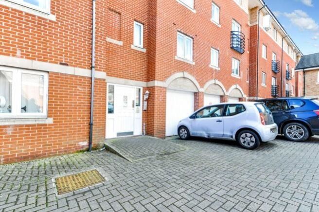 Property photo 3 of 8 199979_54312_Img_06_0000_Max_656x437