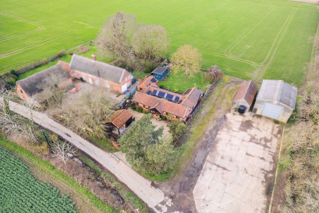 Property photo 2 of 27