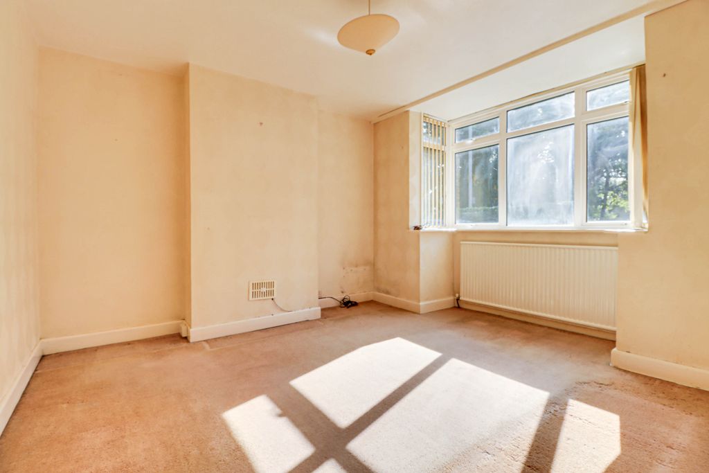 Property photo 3 of 20 Living Room