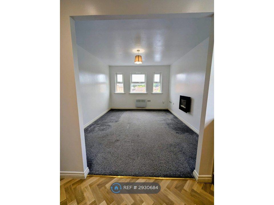 Property photo 3 of 10 Living Room