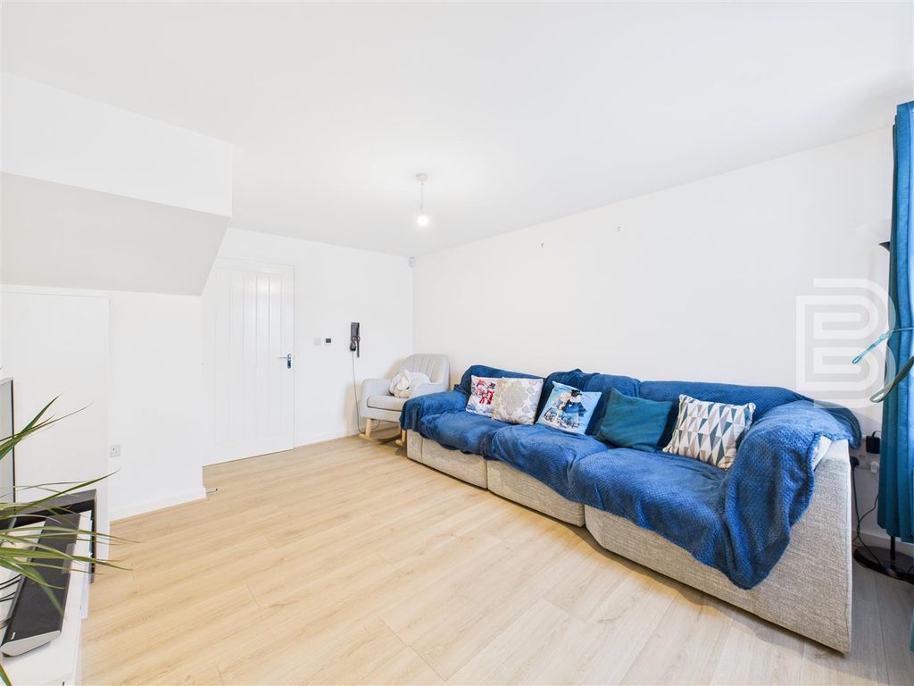 Property photo 3 of 15 Living Room (1).Jpg