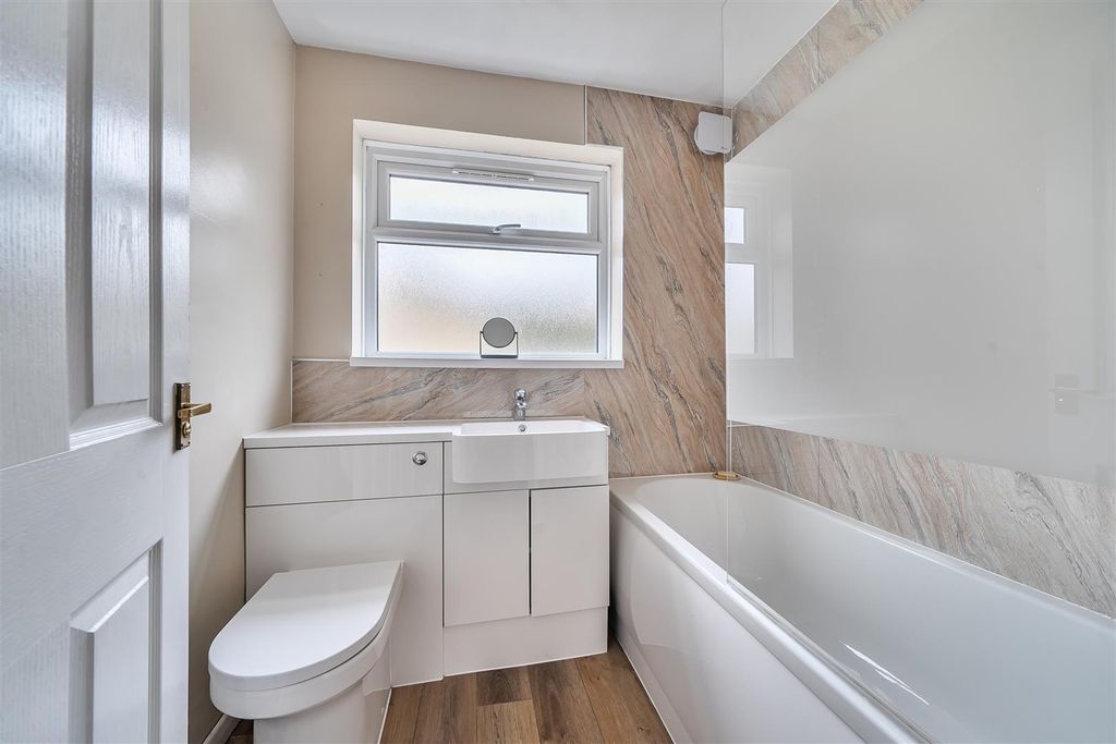 Property photo 3 of 18 Bathroom