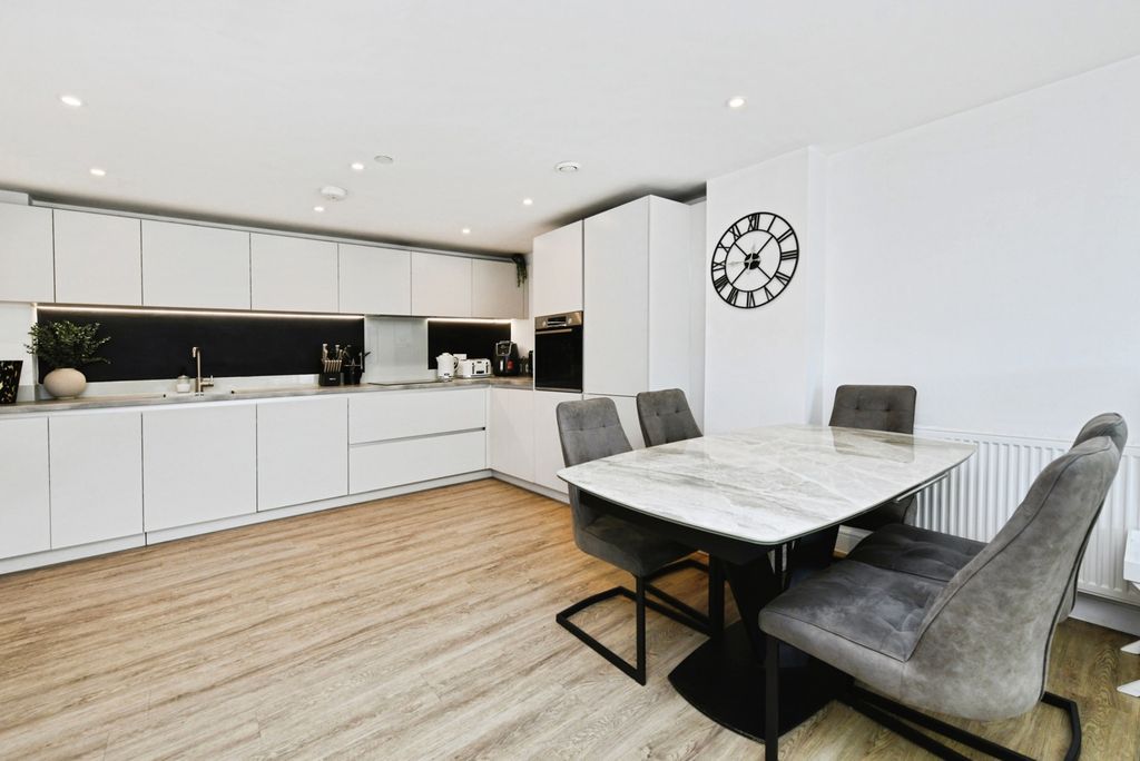 Property photo 1 of 16 Internal