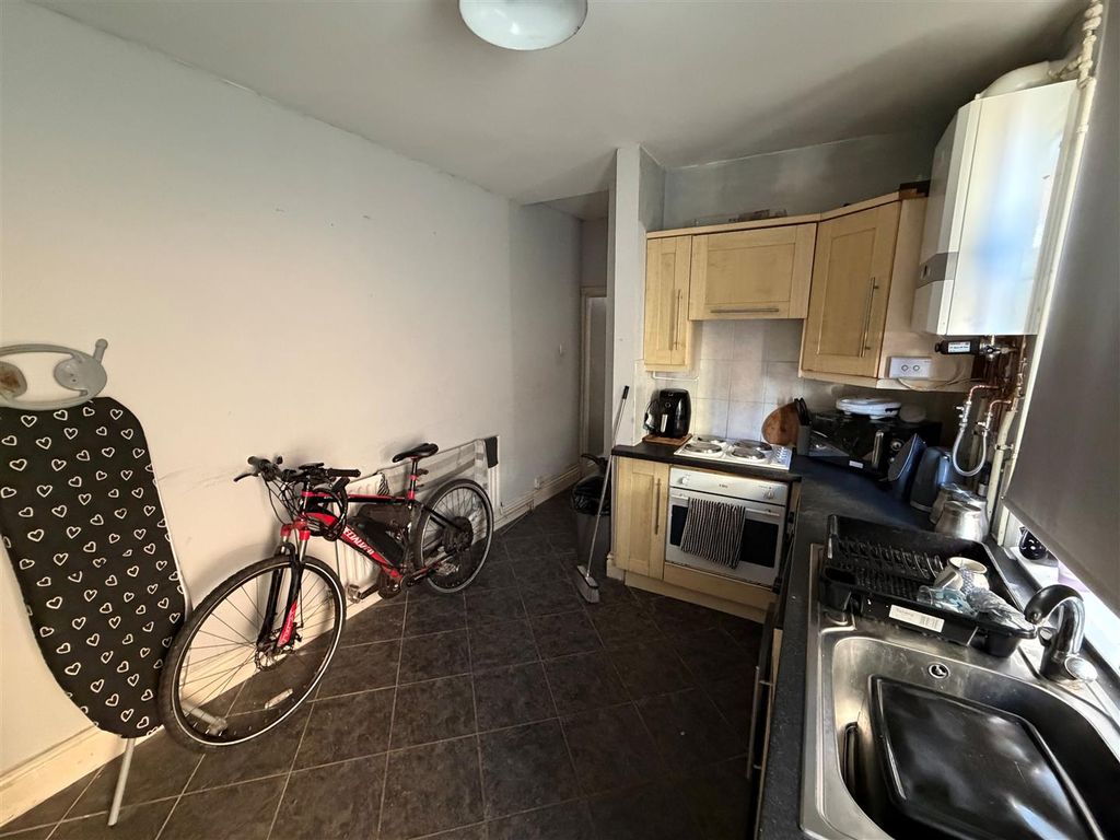 Property photo 3 of 13 Kit Gf.Jpg