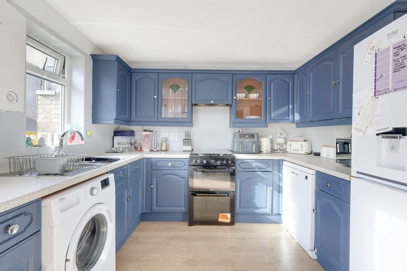 Property photo 2 of 8 4712841