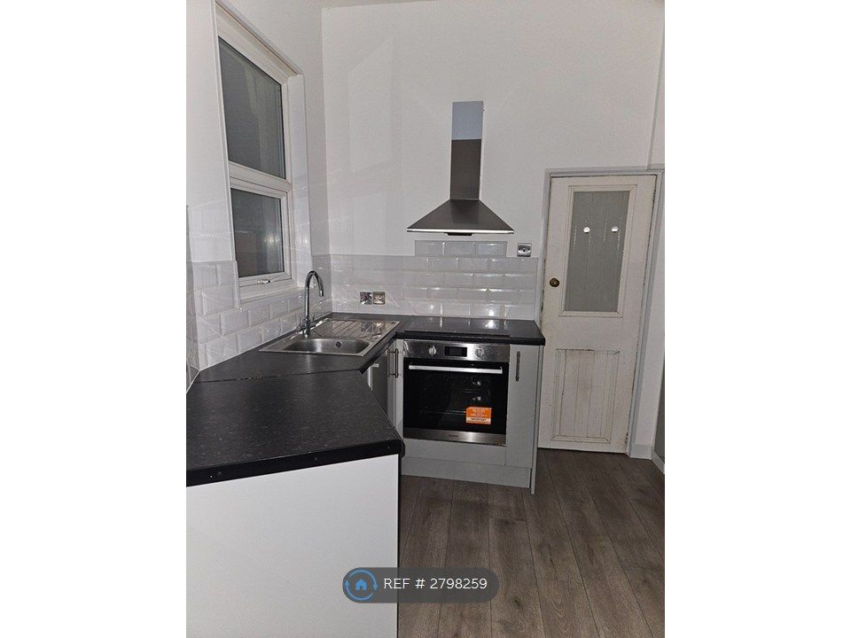 Property photo 2 of 17 Kitchen