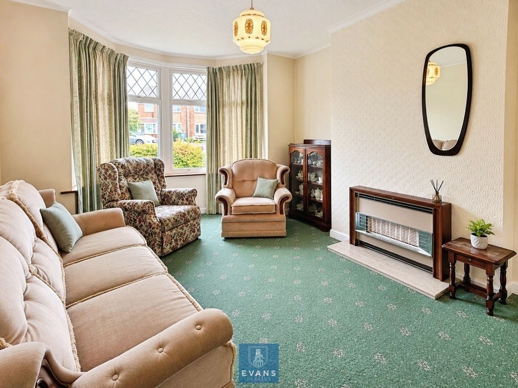 Property photo 2 of 11 Lounge