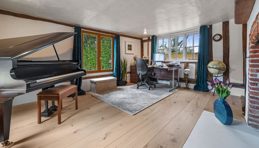 Property photo 3 of 34