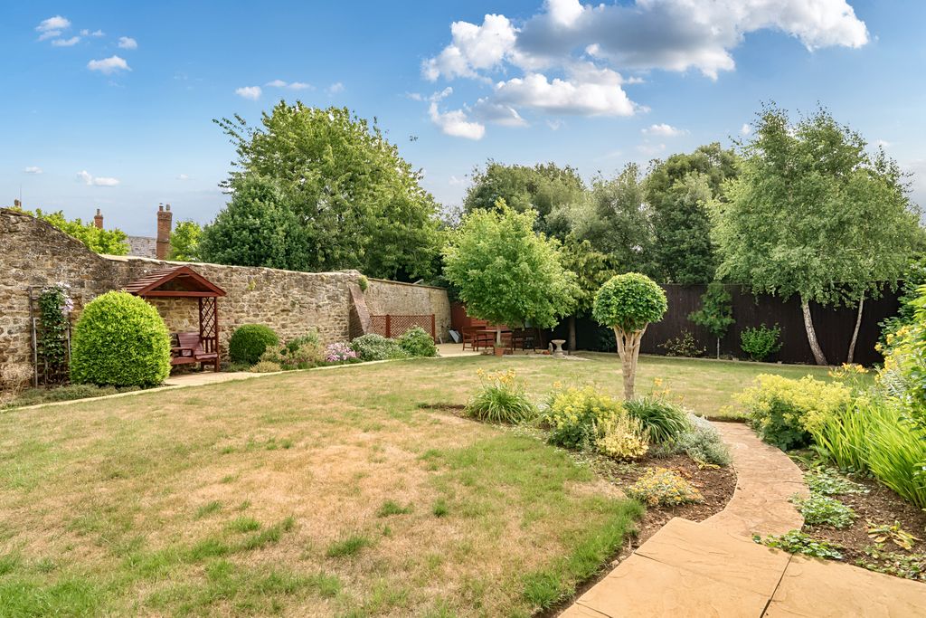 Property photo 2 of 19