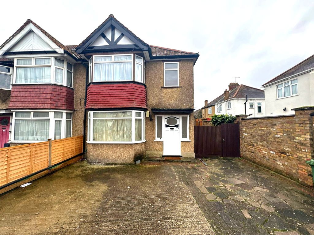 Property photo 2 of 8 4