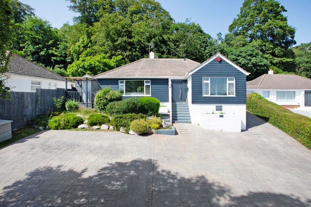 Property photo 1 of 28