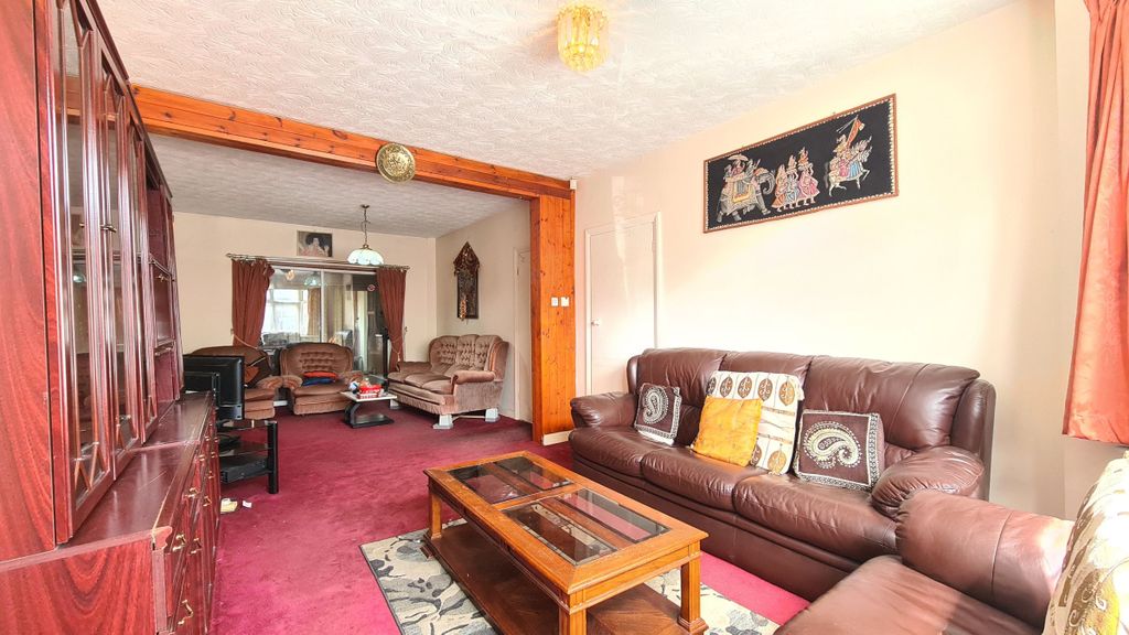 Property photo 3 of 11