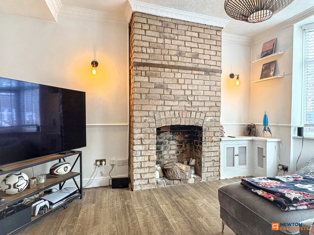 Property photo 2 of 17