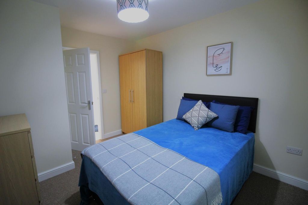 Property photo 1 of 7 Bedroom