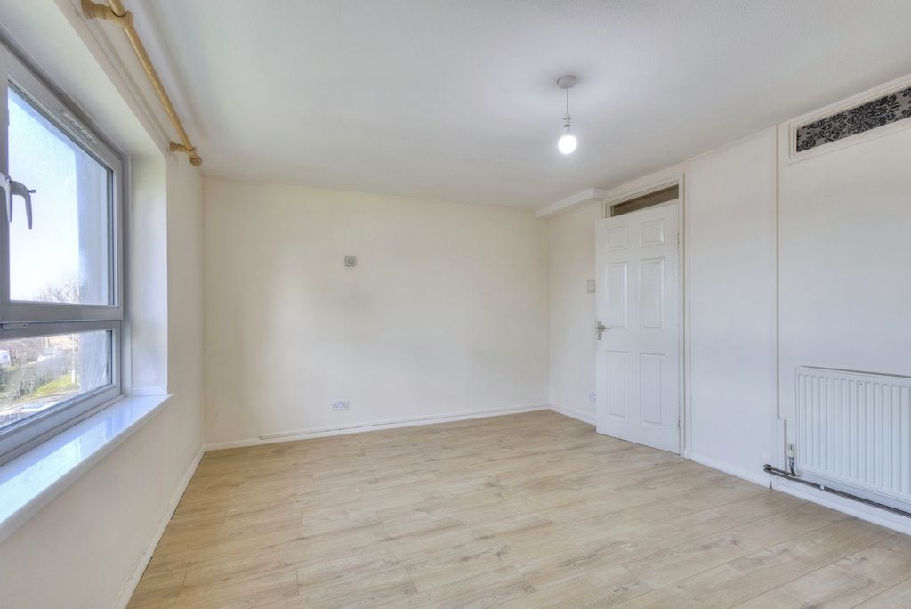 Property photo 3 of 17 Living Room