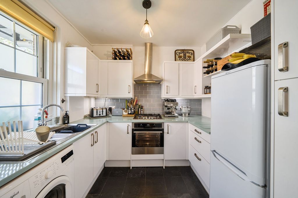 Property photo 2 of 21