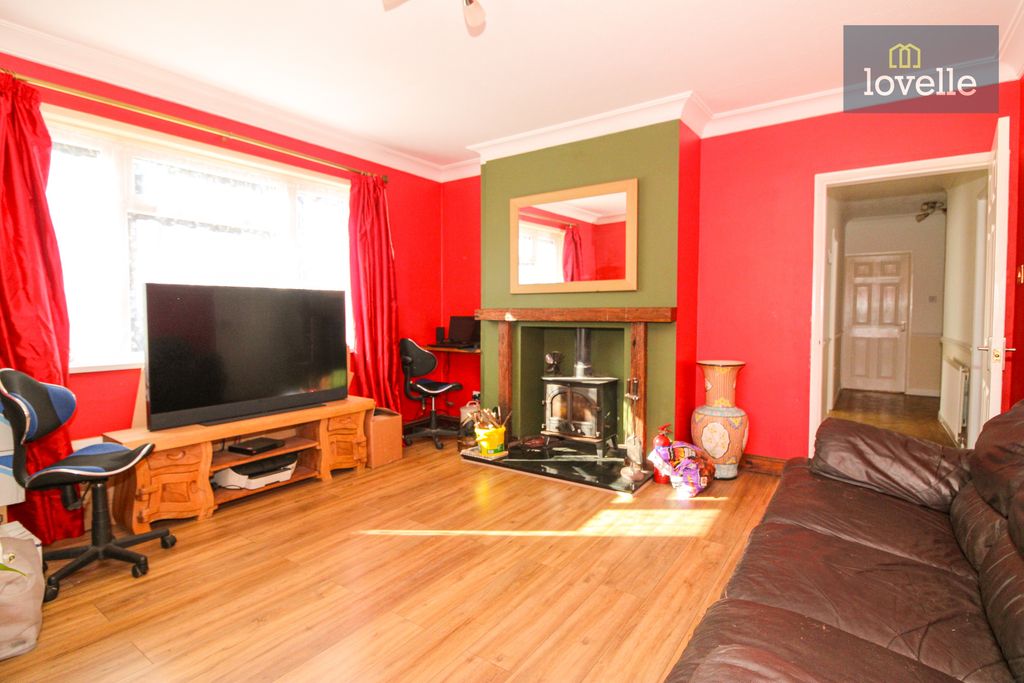 Property photo 3 of 25