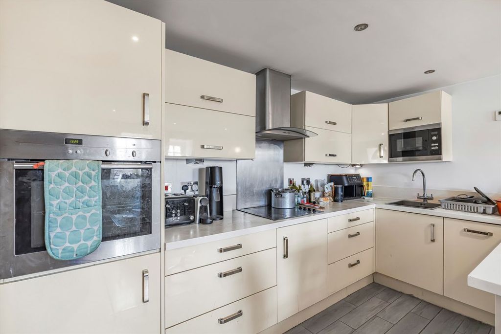 Property photo 2 of 5