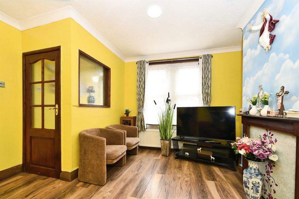 Property photo 2 of 12