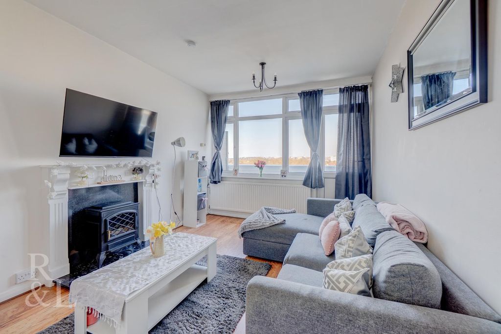 Property photo 3 of 9 Batched (9).Jpg