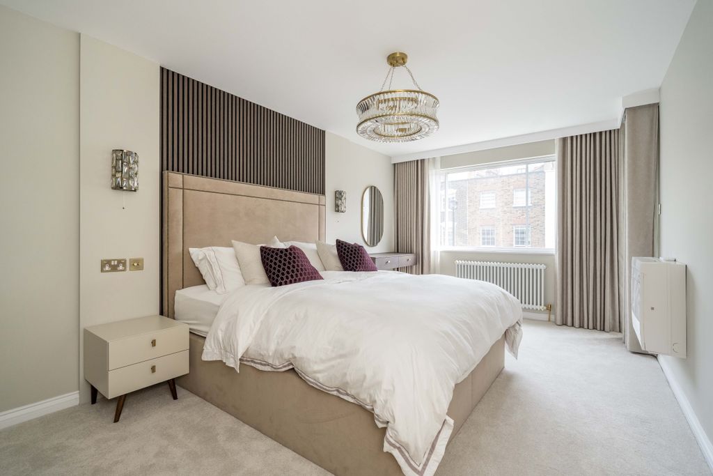 Property photo 3 of 16 Principle Bedroom